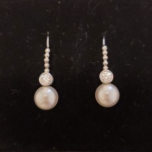 Pearl-like earrings